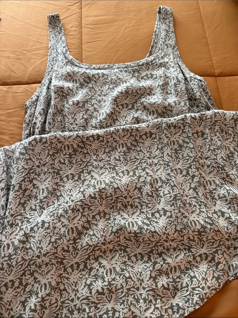 Item Sold
Faded Glory Gray and White Printed Midi Dress